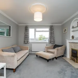  Holiday home Pass The Keys Modern 2 Bedroom House With On Street Parking